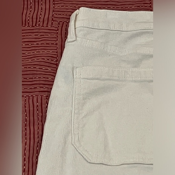 GAP Women's size 29 / 8 Wide Leg Cream corduroy jeans with flat front pockets - Picture 13 of 14